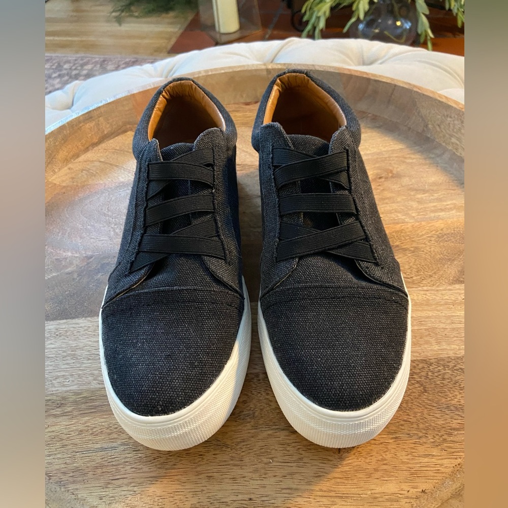 Women’s Dolce Vita Canvas Sneakers Size 10